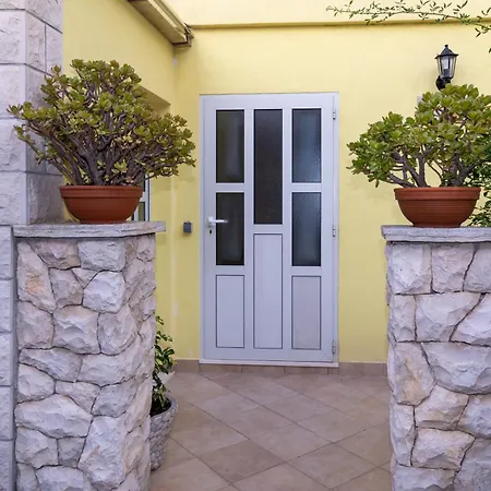 Apartment Apartments Radaic Prigradica