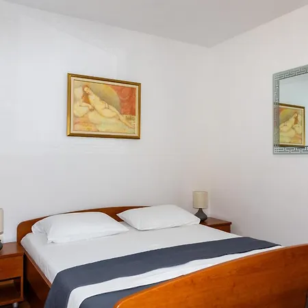 Apartments Radaic * Prigradica