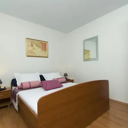 Apartments Radaic Prigradica